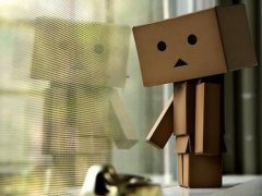 寂寞行走中的Danbo
