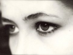 那眼眸，是我逃不出去的海